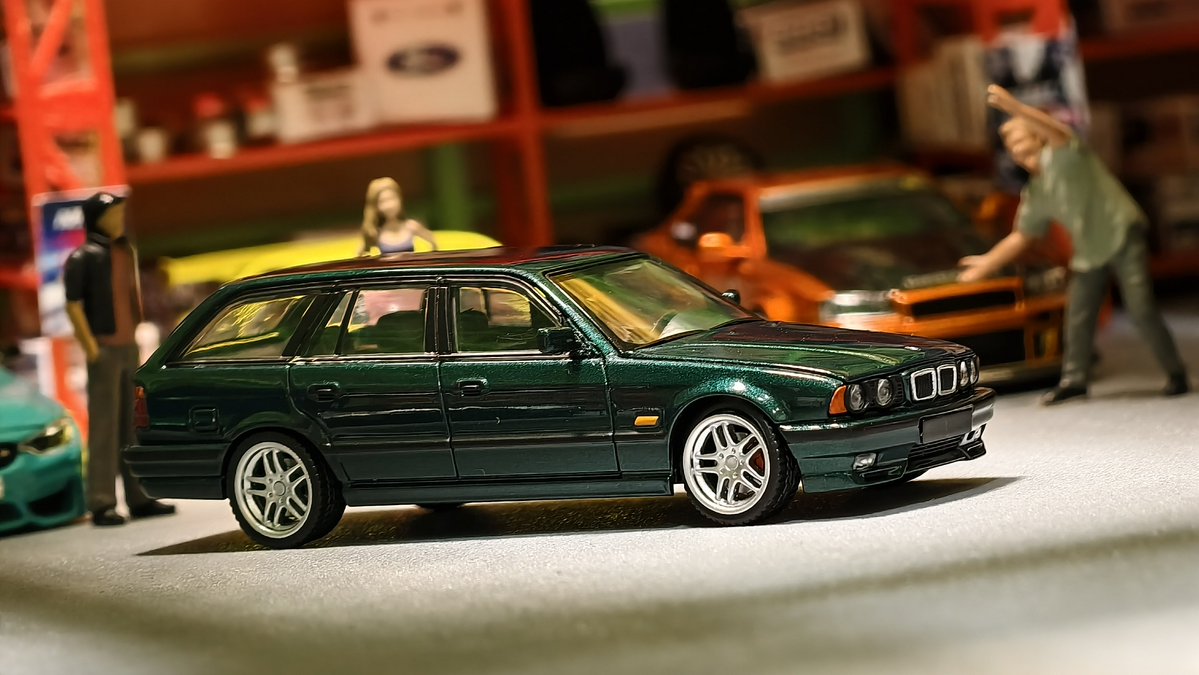 Giga_Penguin's tweet photo. Mortal BMW E34 Touring 🤗 

Also from the bargain shelf of TASMY 😅

This is the "normal" version, same engine details, same casting but bigger and rolling wheels 👍

I much prefer the green here compared to the blue on the slammed car. 

#164scale #164diecast #bmw #e34 https://t.co/hAjwACj1k6