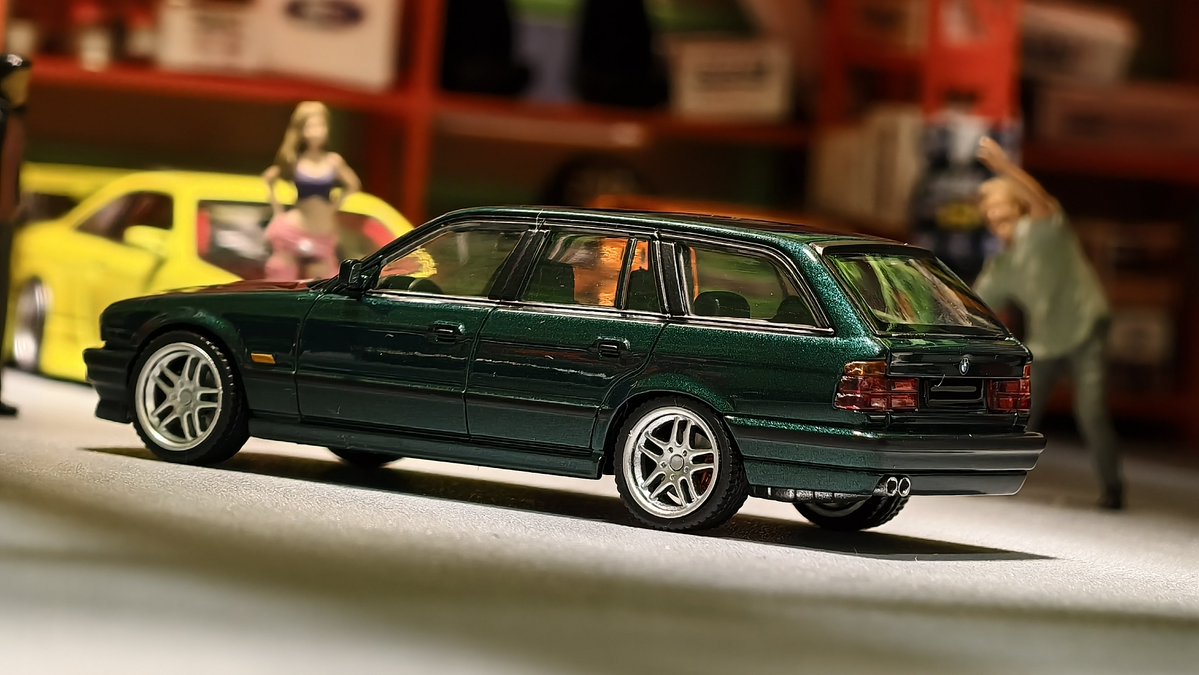 Giga_Penguin's tweet photo. Mortal BMW E34 Touring 🤗 

Also from the bargain shelf of TASMY 😅

This is the "normal" version, same engine details, same casting but bigger and rolling wheels 👍

I much prefer the green here compared to the blue on the slammed car. 

#164scale #164diecast #bmw #e34 https://t.co/hAjwACj1k6
