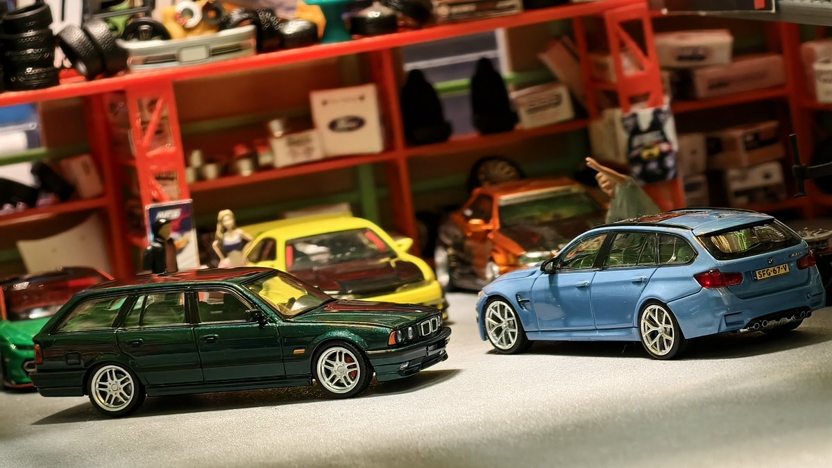 Giga_Penguin's tweet photo. Mortal BMW E34 Touring 🤗 

Also from the bargain shelf of TASMY 😅

This is the "normal" version, same engine details, same casting but bigger and rolling wheels 👍

I much prefer the green here compared to the blue on the slammed car. 

#164scale #164diecast #bmw #e34 https://t.co/hAjwACj1k6