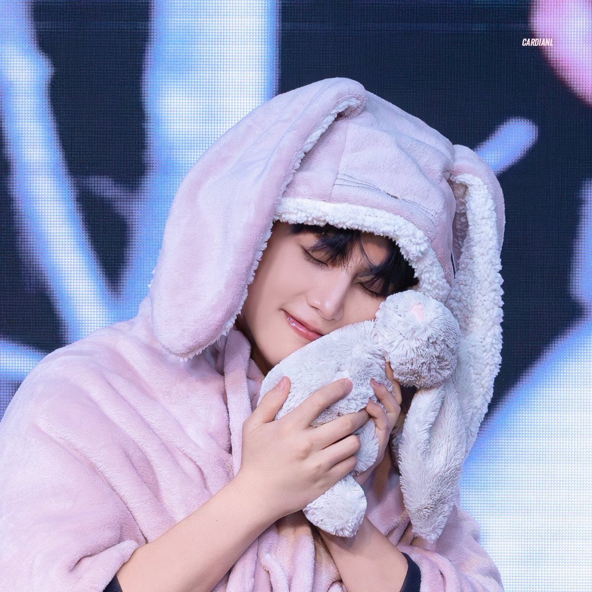 6hep_S2's tweet photo. 트친들 따땃한 하루 보내세용 https://t.co/QpnBzQutcy