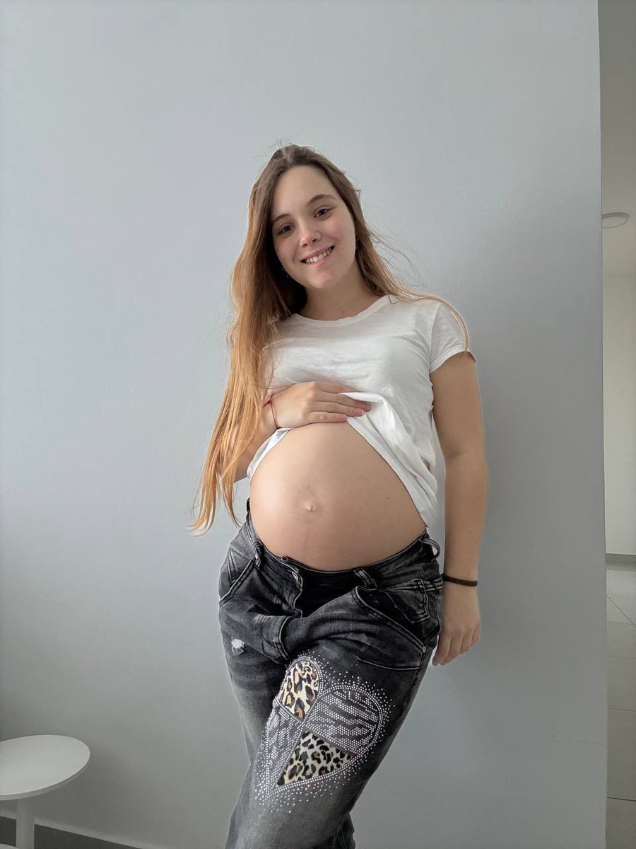 deinemariee's tweet photo. Würdest du eine Schwangere wie mich ohne Gummi ficken? https://t.co/bs87Wsdkc9