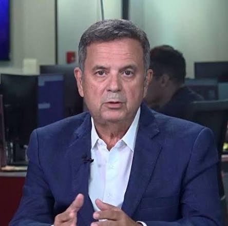 Alexmorettibr's tweet photo. Fachin convidou o Rogerio Marinho para tratar da crise institucional no STF.

Rogerio Marinho será o próximo presidente do senado federal. https://t.co/XsTxOr0xHV