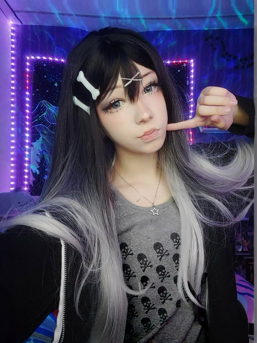 PAdams58306's tweet photo. Going as some people's fear on Halloween—a cute guy with long hair and makeup!!! (≧▽≦)👻 https://t.co/hSEQ8iDjeC