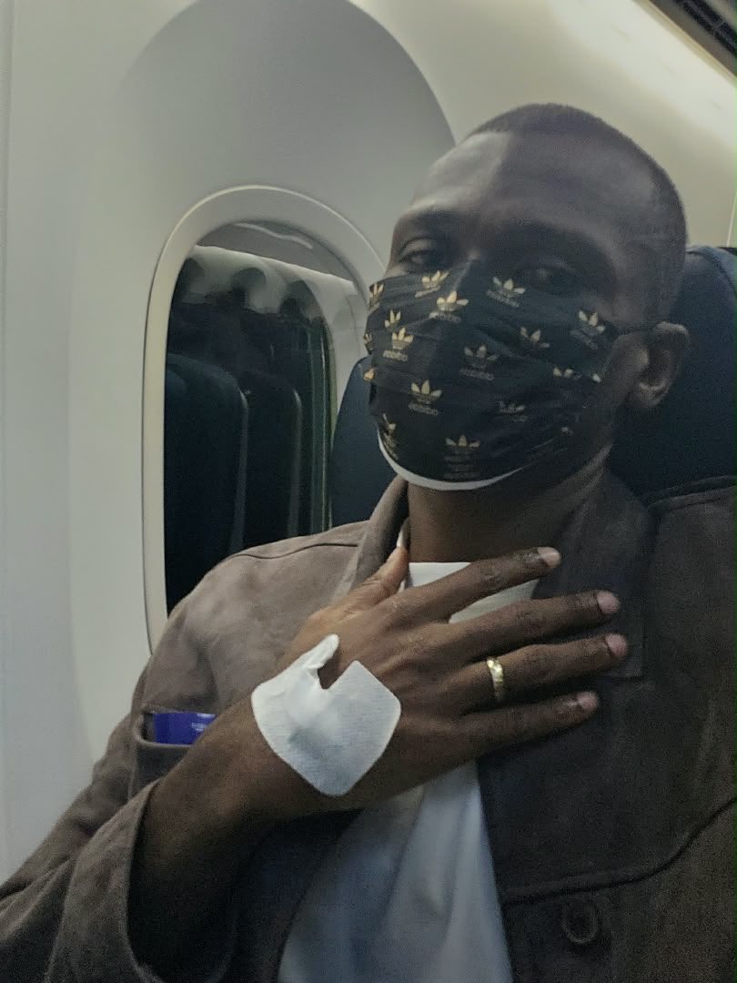 VoiceOfCongo's tweet photo. 😢Enlevé le week-end dernier à Kinshasa, le journaliste d’investigation Gauthier Sey a quitté la capitale congolaise ce lundi 5 octobre pour Paris, en France. Il doit y bénéficier d’une prise en charge médicale spécialisée, après les événements dont il a été victime. https://t.co/0hCJRjPmbt
