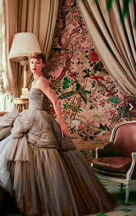 PetronellaWyatt's tweet photo. I love the playful bow on this silver Dior ballgown. Photographed for Vogue in 1953. https://t.co/knmJ24Glre