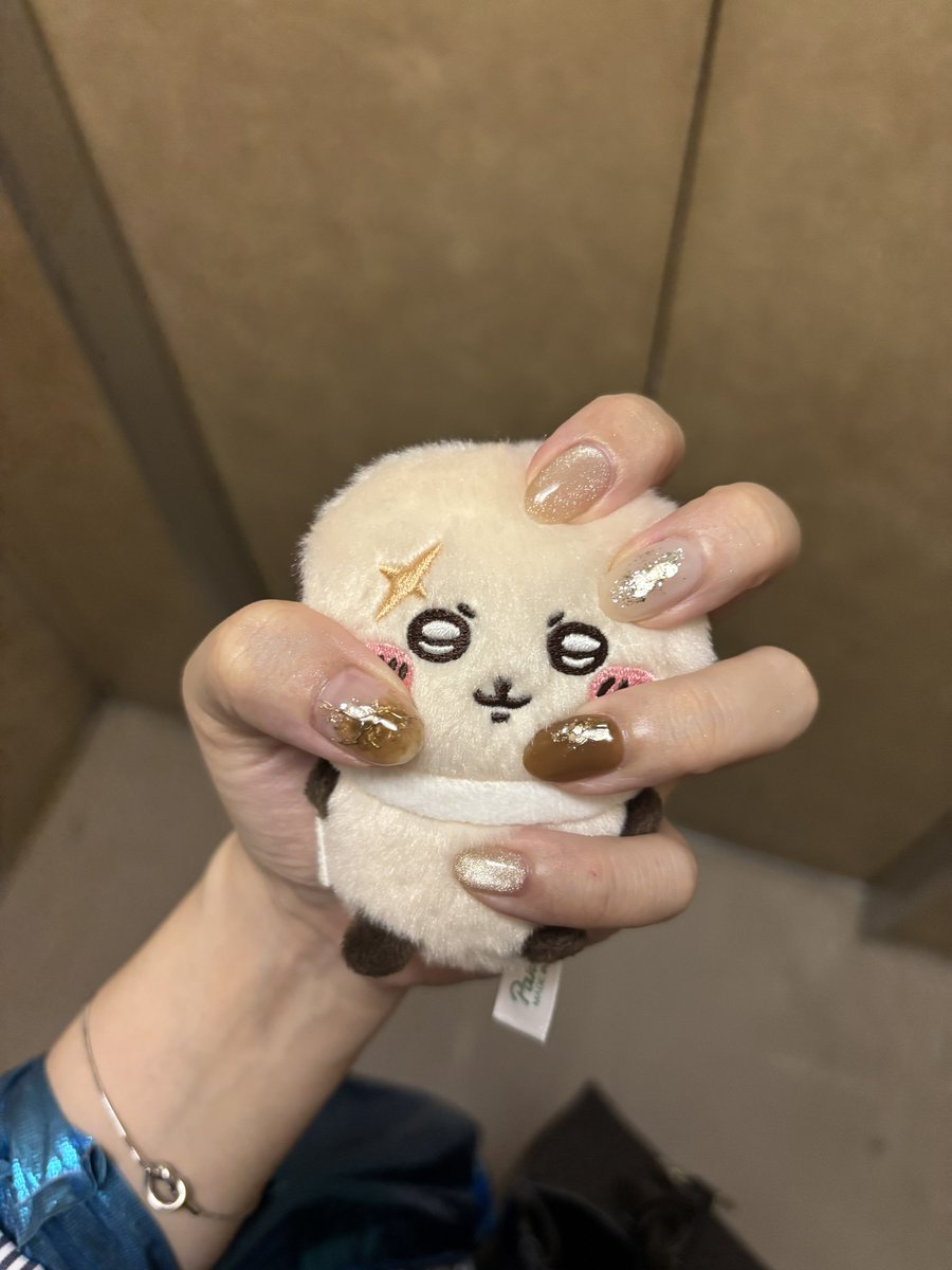 somen_02's tweet photo. そういえば穴熊みたいな色味のネイルしてるの思い出しました https://t.co/r3f61HJnZ2