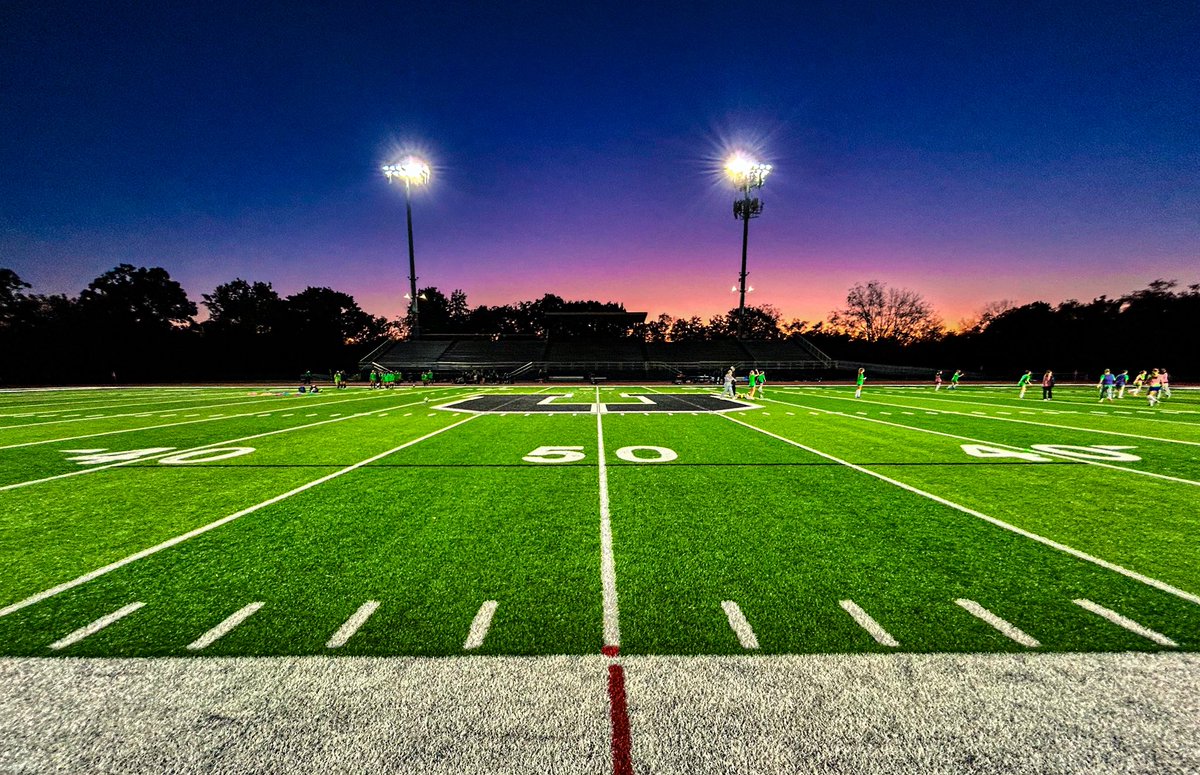 ThompsonFoto12's tweet photo. Hey, it’s not a Friday night, but #WPIALSunsets still happen around the WPIAL during the week. Here at USC just now was pretty sweet. @pghsoccernow @PghSportsNow #WPIAL https://t.co/VZFm2cfVxq