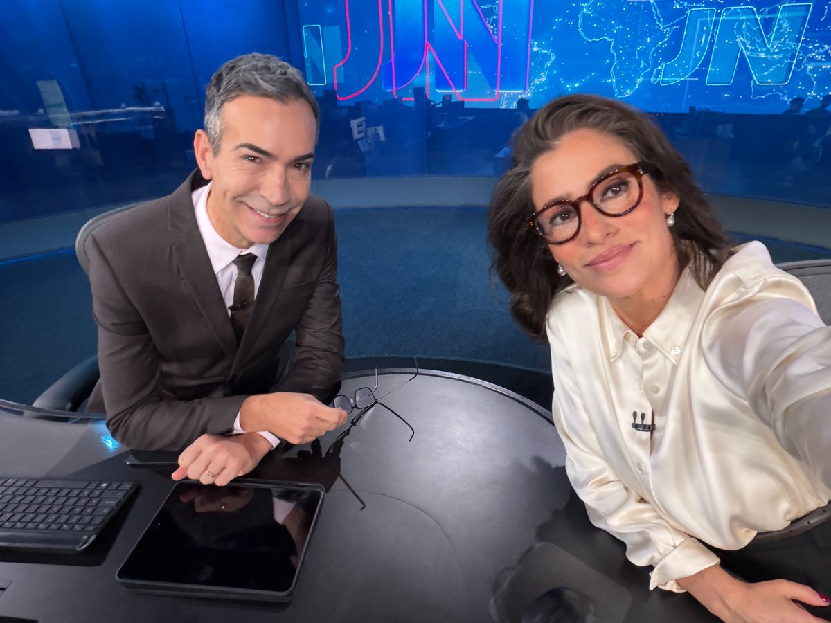 jornalnacional's tweet photo. 📸 O #JN está no ar #BoaNoiteJN https://t.co/o2VMLNb0qG