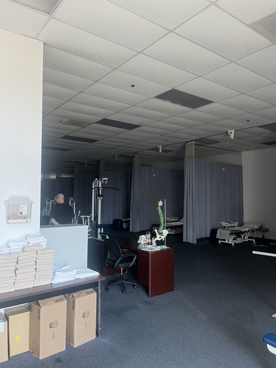 Itsphebeats's tweet photo. Power went out at the beginning of my PT session today while I was doing electro stem therapy. All of the other patients left. I stayed because I used cable machines. Power came on mid work outโฆ Had the pool and jacuzzi all to myself! ๐ฆพ #itsPhe ๐ฅ #PhysicalTherapy #Health https://t.co/8ttBcXXexb