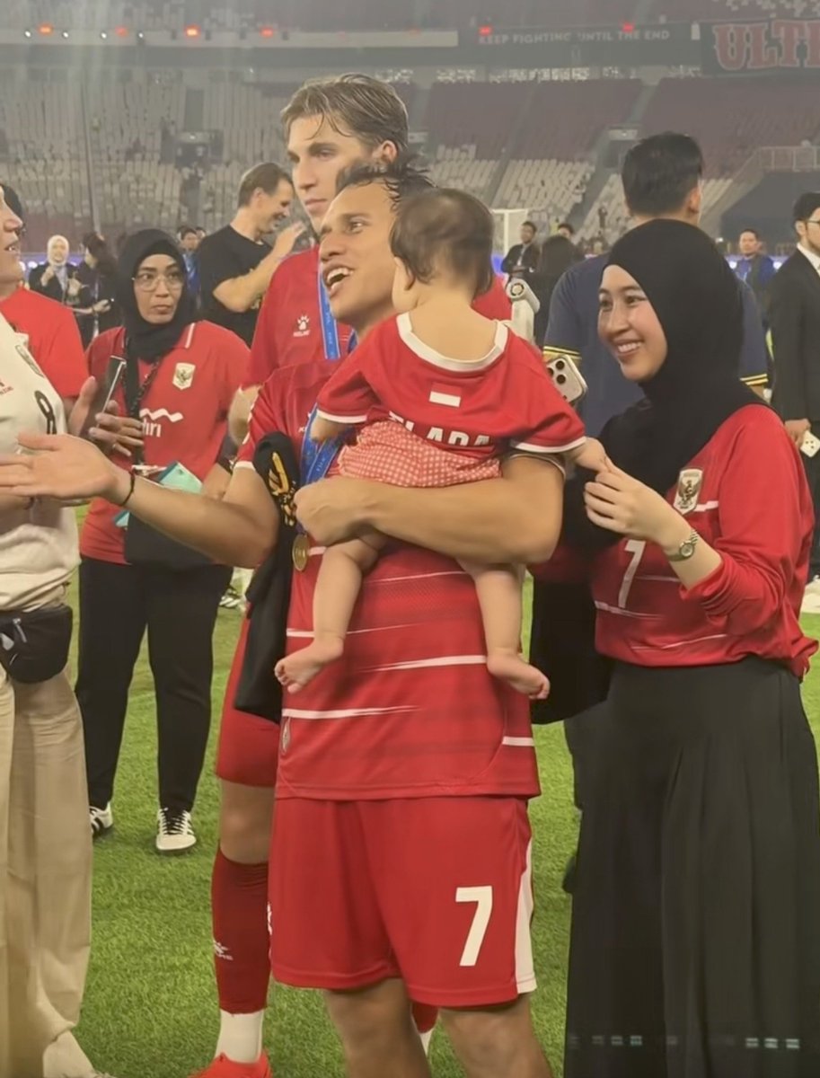 MiskinTV_'s tweet photo. Egy Maulana Vikri adalah menantu dari Umi Pipik.

Pemain bintang Timnas Indonesia ini resmi menjadi menantu Umi Pipik setelah menikah dengan putri sulungnya, Adiba Khanza Az-Zahra, pada tanggal 10 Desember 2023. https://t.co/g4ac1GkVhY