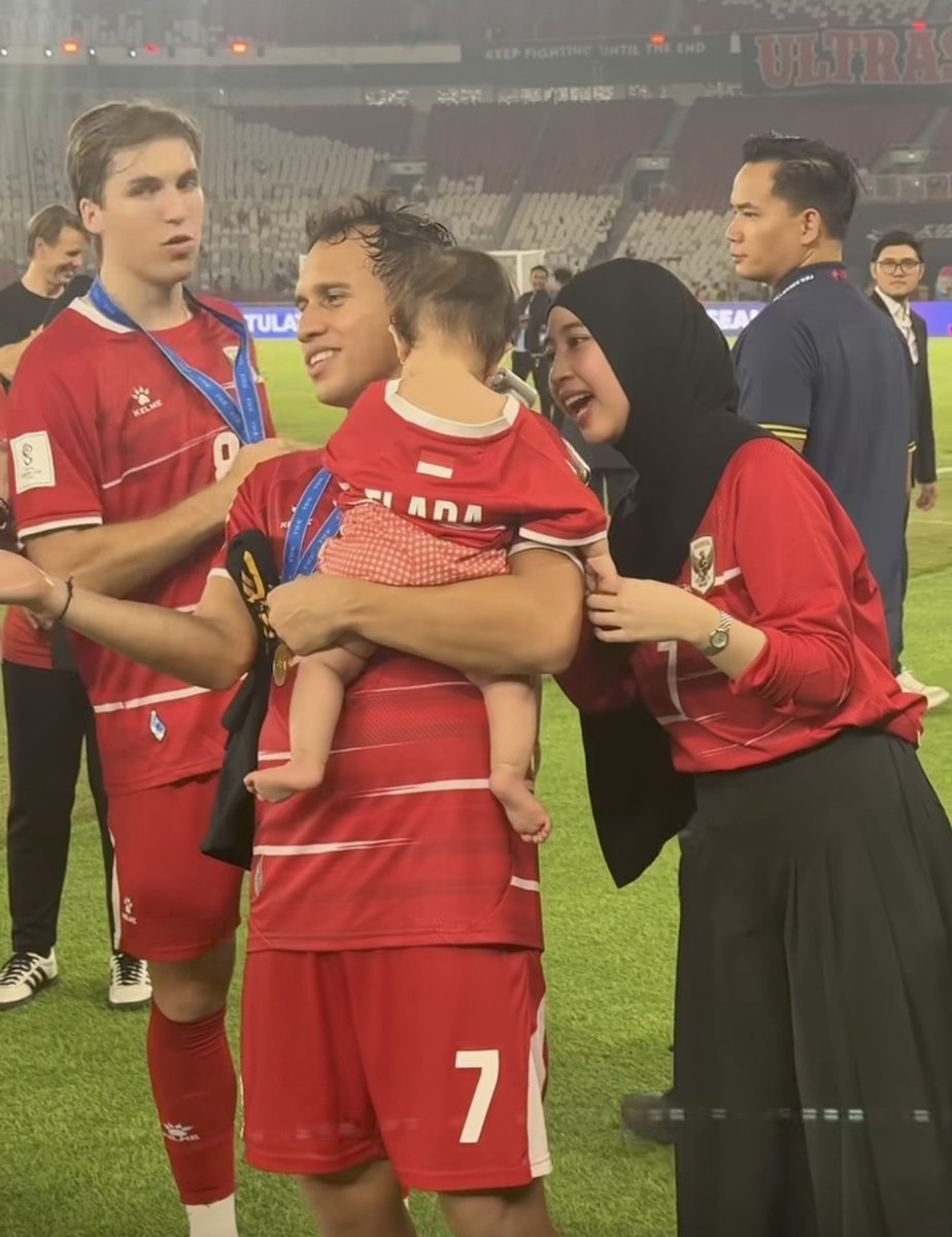 MiskinTV_'s tweet photo. Egy Maulana Vikri adalah menantu dari Umi Pipik.

Pemain bintang Timnas Indonesia ini resmi menjadi menantu Umi Pipik setelah menikah dengan putri sulungnya, Adiba Khanza Az-Zahra, pada tanggal 10 Desember 2023. https://t.co/g4ac1GkVhY