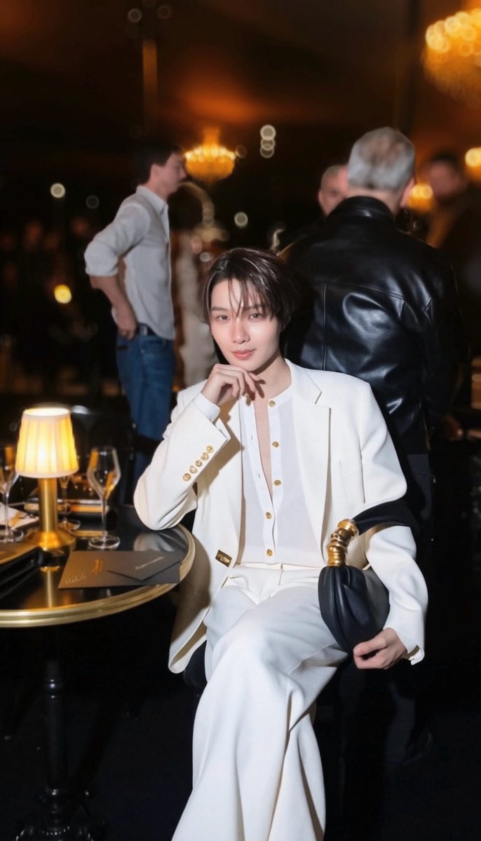 EmEmemem2223's tweet photo. The sophisticated contrast of black and white makes kengnamping’s Schiaparelli appearance truly unforgettable.

#SchiaparellixKENGNAMPING
#KengNamping
#KengHarit #nampingster
#Schiaparelli https://t.co/B2pcszor8l