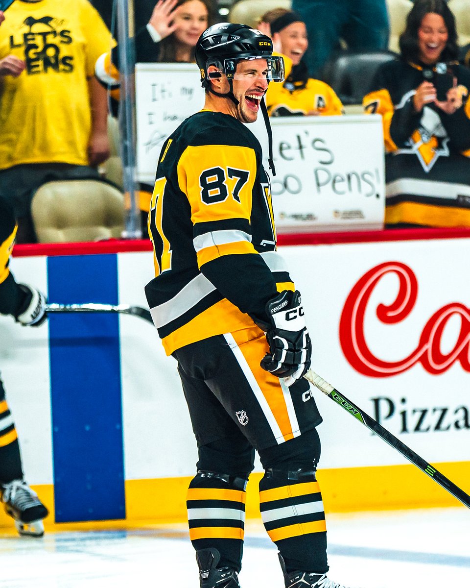 What's Sidney Crosby laughing about? 🤣

📺: Exclusively on Sportsnet+ 
 [📷](https://pbs.twimg.com/media/HT540StaMAARNcf.jpg) https://pbs.twimg.com/media/HT540