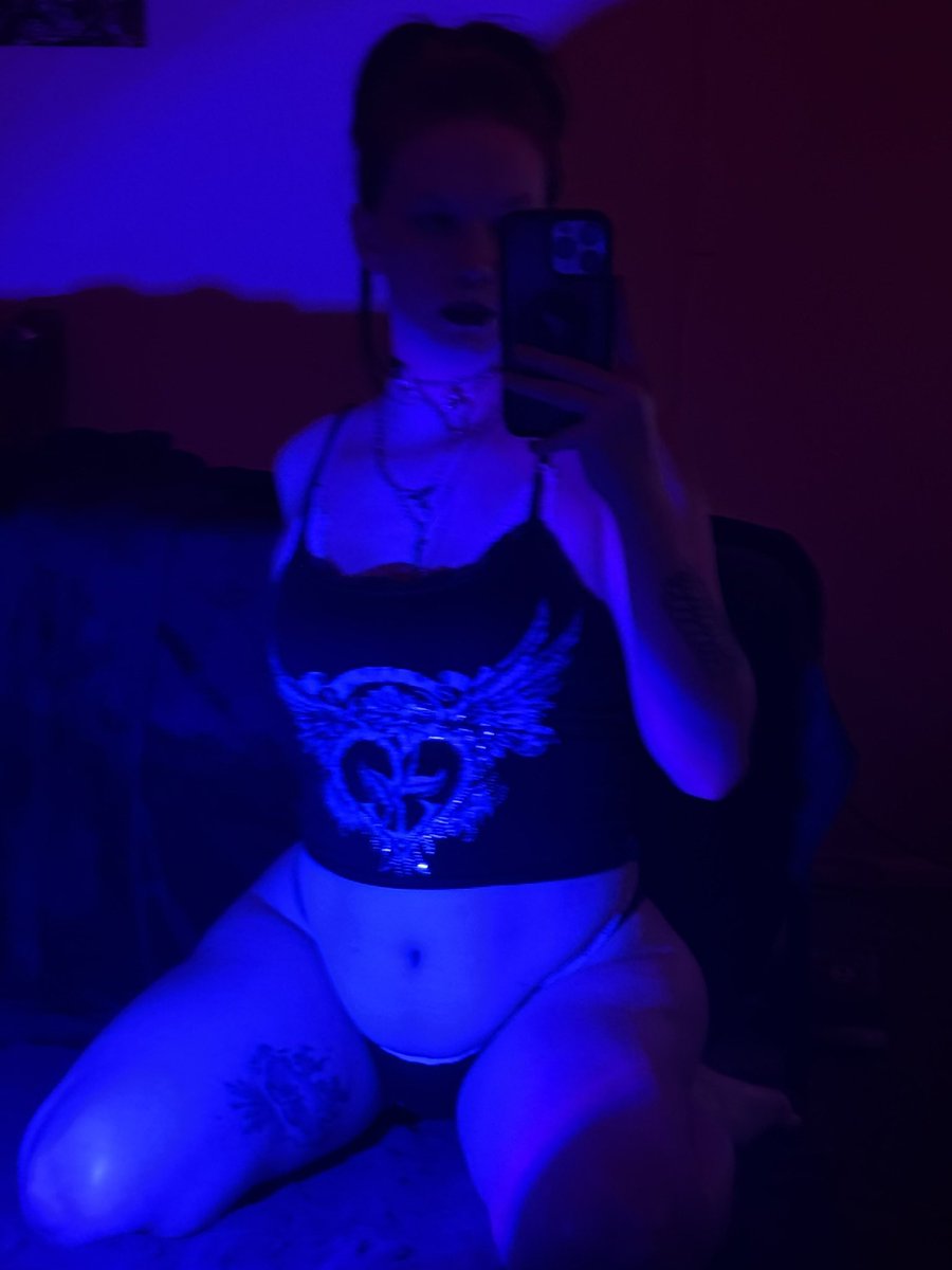 domdaddy_713's tweet photo. @Raventhehotvamp looking for a hot alt girl to make you cum look no further! #buyingcontent 

23 | pawg, switch (sub leaning) southern alt/goth sells content off a menu and do OF. I don't do hookup or collabs. I take my payments FIRST!!. Fetish Friendly, sessions, and customs!! https://t.co/51DHUd8Xgx
