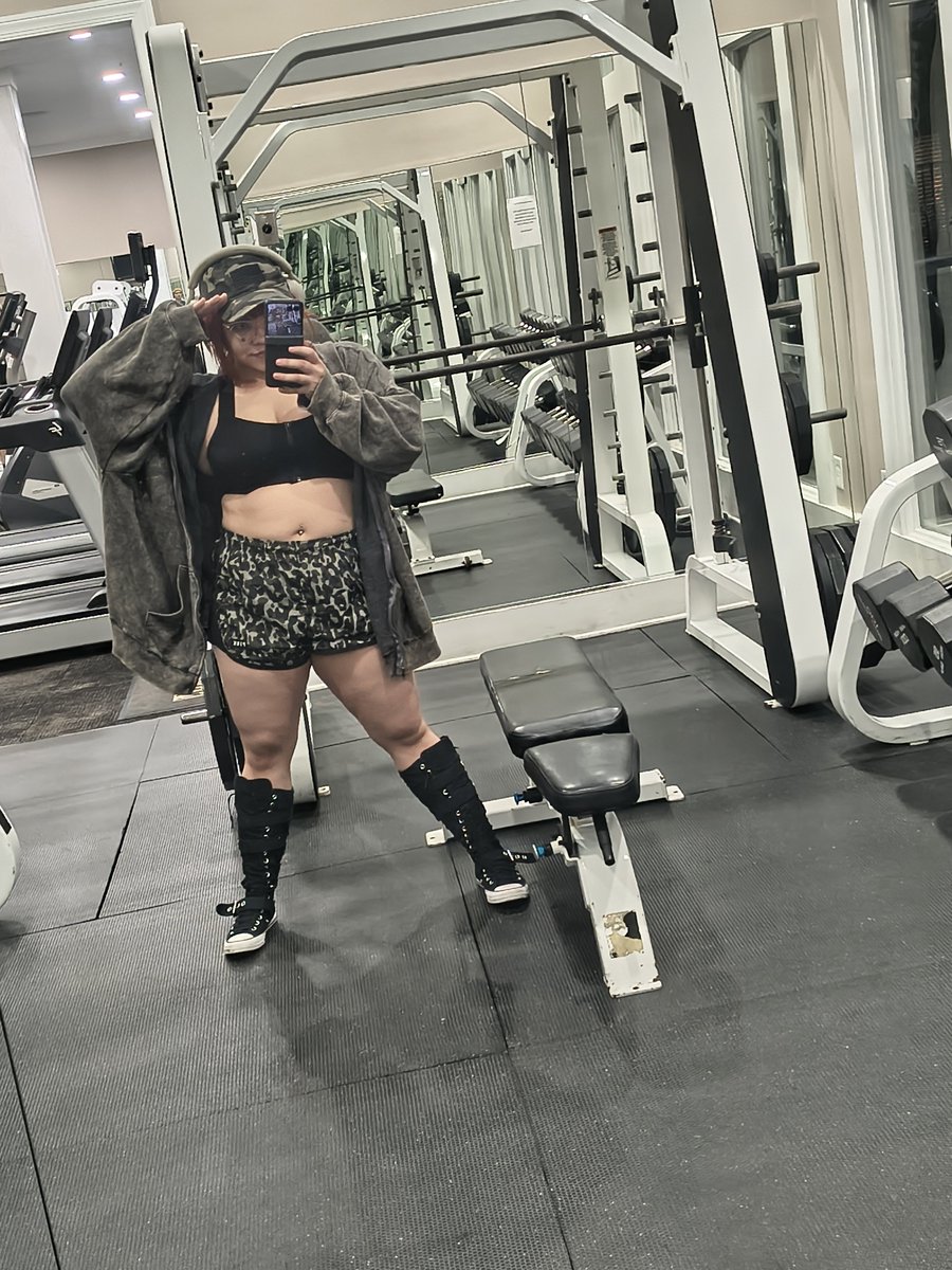 misskilljoy's tweet photo. Looking like the barracks bunny I am #CoDmw https://t.co/2Lroqx2CDQ