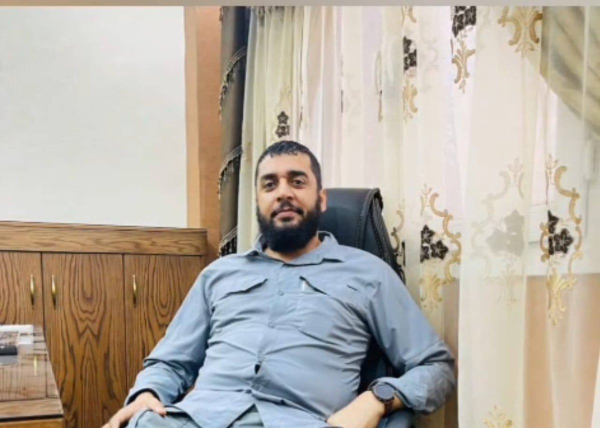 apd_rb's tweet photo. أريد أن أرثيك، ولكنّي أشعر أنَّ الرثاء قليلٌ بحقّك، وأنَّ الكلمات مهما كثرت لن تفيك حقّك.
رحلتَ، وبقي في القلب كلامٌ كثيرٌ لم يُقَل، ووجعٌ لا تستطيع الحروف أن تصفه.
رحمك الله رحمةً تليق بطيب أثرك، وجمعنا بك في دارٍ لا فراق فيها. https://t.co/VPS0YPWxaC