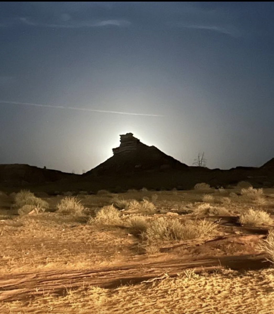 xyaas7's tweet photo. يسرى بي الهاجس معا تالي الليل 

واسهر معا نور النجوم المطله 

من سبتك ياابو رموش مظاليل

يقطعك ياحب وراه المذله 

بقلمي https://t.co/XWI8GeJadZ