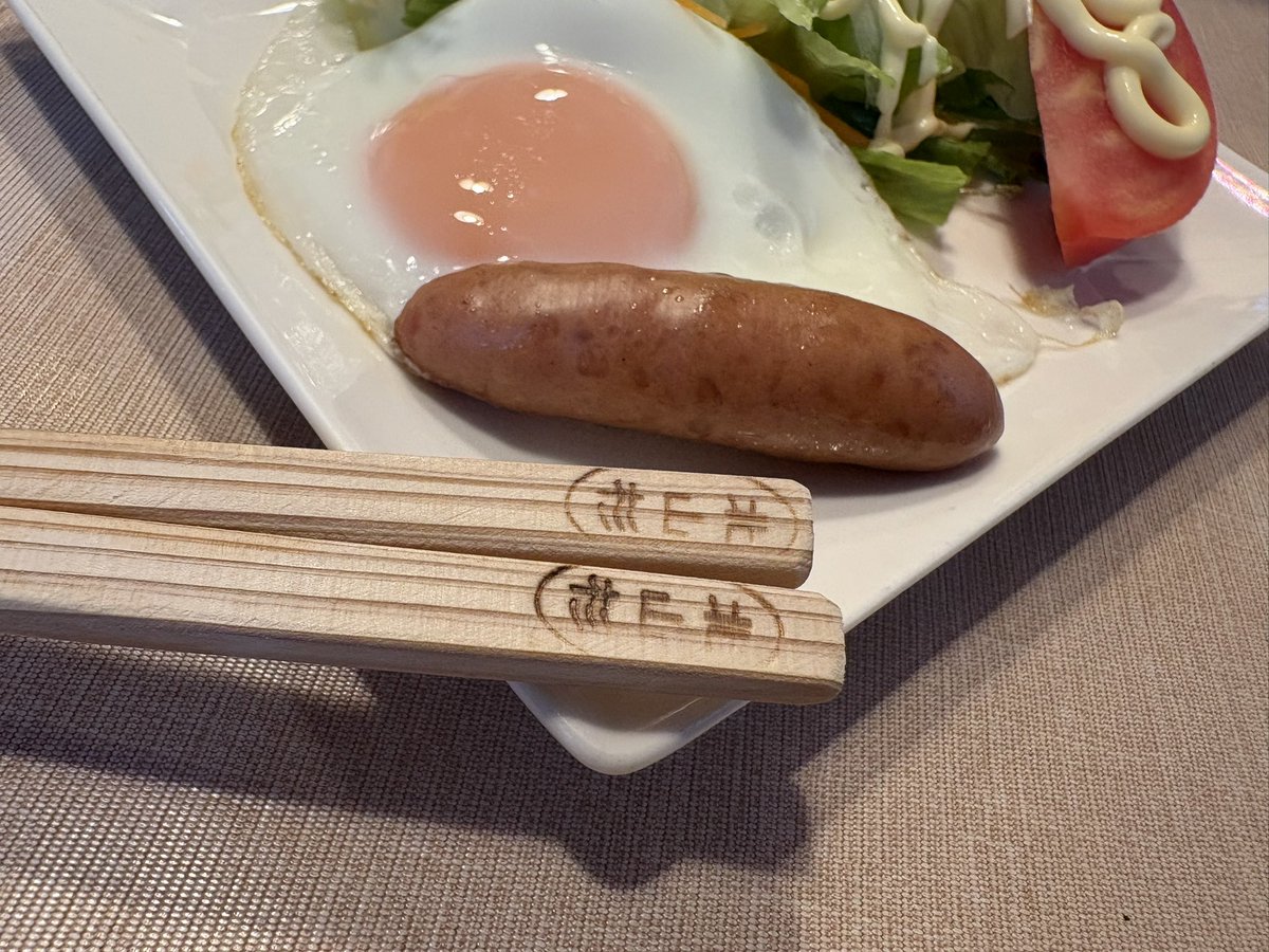tabo0719's tweet photo. 今シーズン初の新米🌾🍚🌾🍚
ウッディー京北で���入れた北山杉の箸で頂く😋

#ウッディー京北
#北山杉
#あさめし
#ごはん
#白米
#新米 https://t.co/YJnNWcq8PR