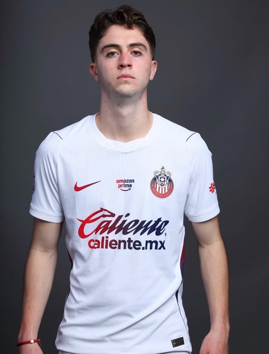 ChivasXtra_'s tweet photo. 🚨𝐁𝐑𝐄𝐀𝐊𝐈𝐍𝐆: Chivas utilizará su uniforme de visitante para el Clásico Tapatío. https://t.co/uhAysHHjXX