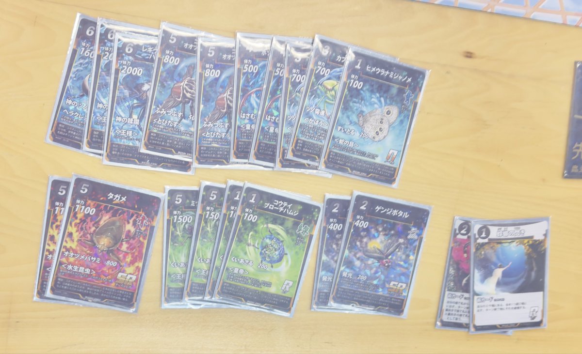 tsunamayo27ma4's tweet photo. #100円カード大集合
#蟲神器
#イジンデン
#千怪戦戯

改めまして、こちらのイベントに御参加頂いた皆様、ありがとうございました。🙇🏼‍♂️

各大会の横綱の登場です！
優勝者とデッキです。🥰

蟲神器　こうたろう君
イジンデン　あーたんさん
千怪戦戯　ヨシタカさん

おめでとうございます！🎉🎉🎉🎉🎉 https://t.co/zIqiJpOjff