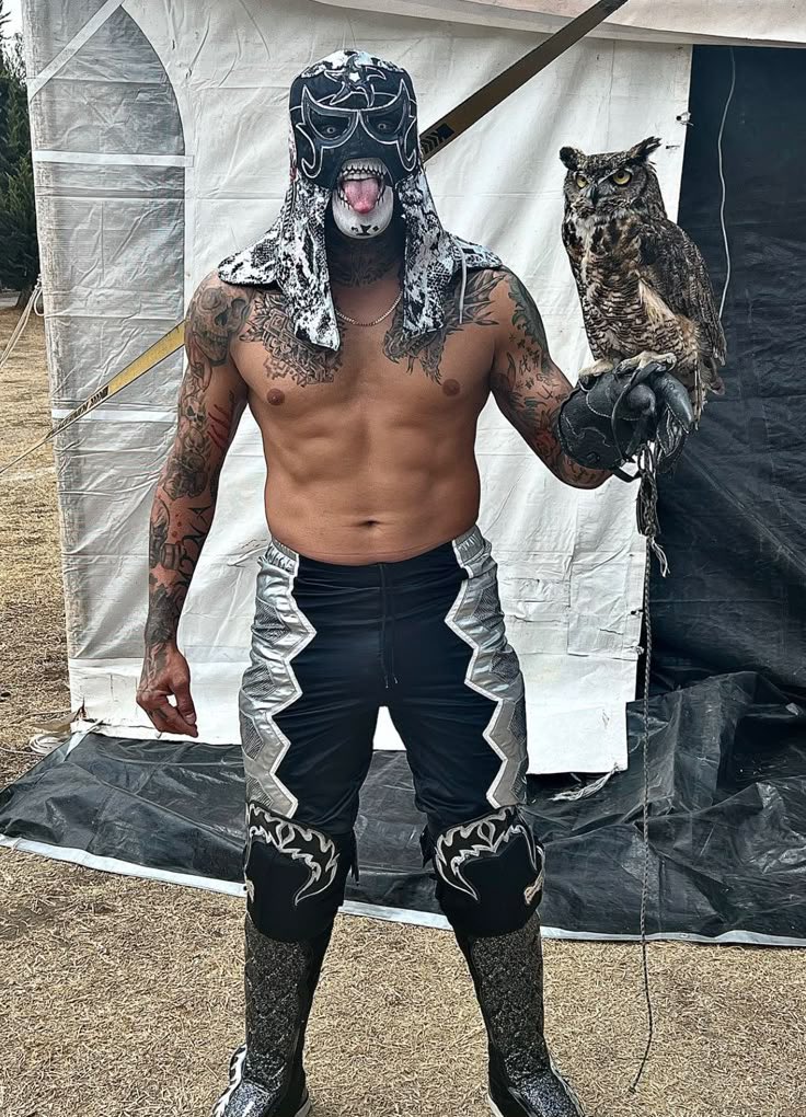 zerofearpentarp's tweet photo. There’s not many amigos I have in my life who I can relate more too then an owl. We fly, we stay wise, and we know when the right time to show insensitivity is. But most importantly? We have ZERO fear. 
👌🏽🔥🦉🇲🇽 https://t.co/w3NxbFWJsj