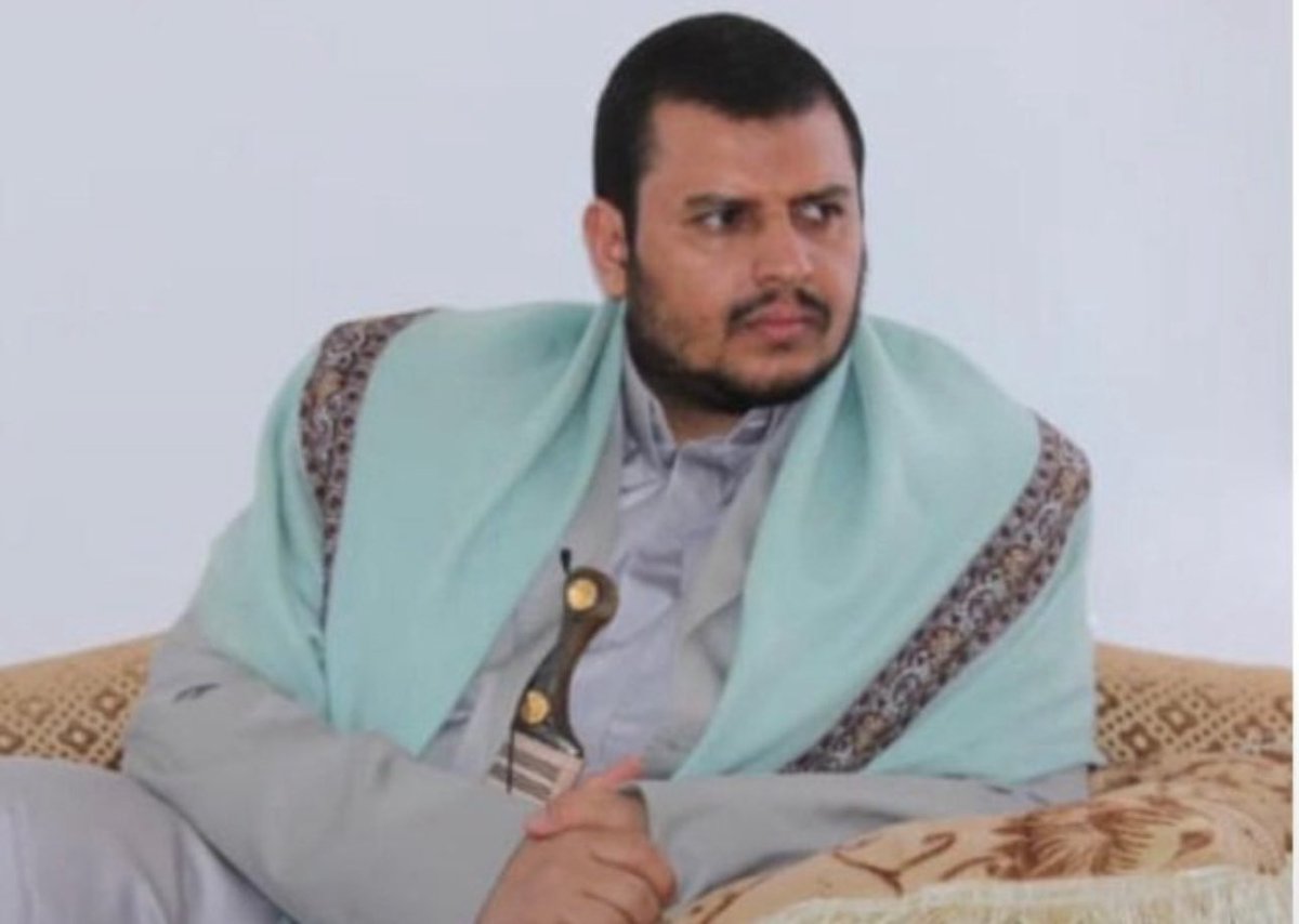 BinSfrann's tweet photo. هل ؟ تعلم ؟ 😅

هذا الدجال #عبدالملك_الحوثي عفواً عبدالشيطان 
المُتستر بقال الله قال رسوله [ الهندي ولد الهندي ]

يعطيها قات أصلي ويدخن مالبور أحمر وقليل من 🥂 ، لدي مقطع بذلك ارسله لي حوثي منشق وتائب  🤪  . ••• https://t.co/ngzLZu1uD7