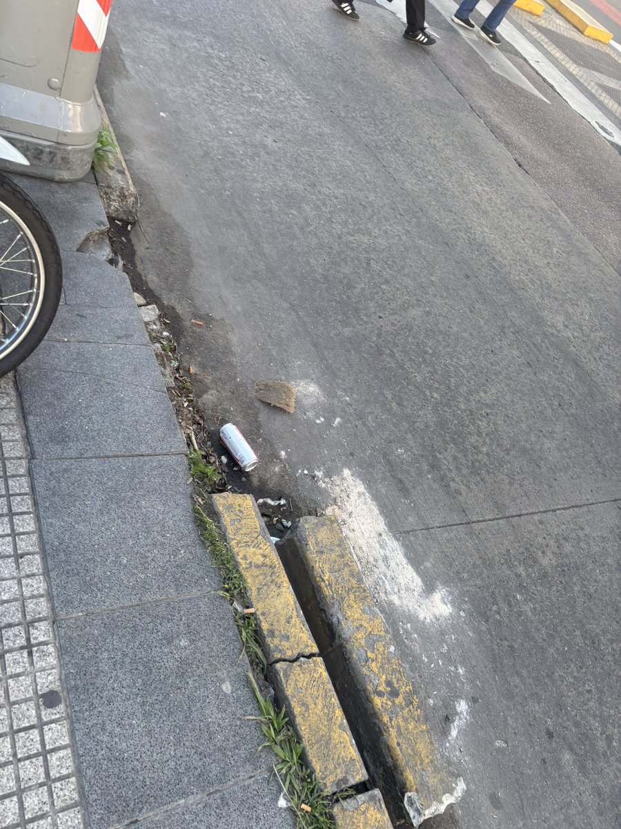Chito686206582's tweet photo. Cordón roto av Cabildo y virrey del pino y asfalto hecho pelota @ibaistrocchi @BA147 https://t.co/HyGtB4Y5j5