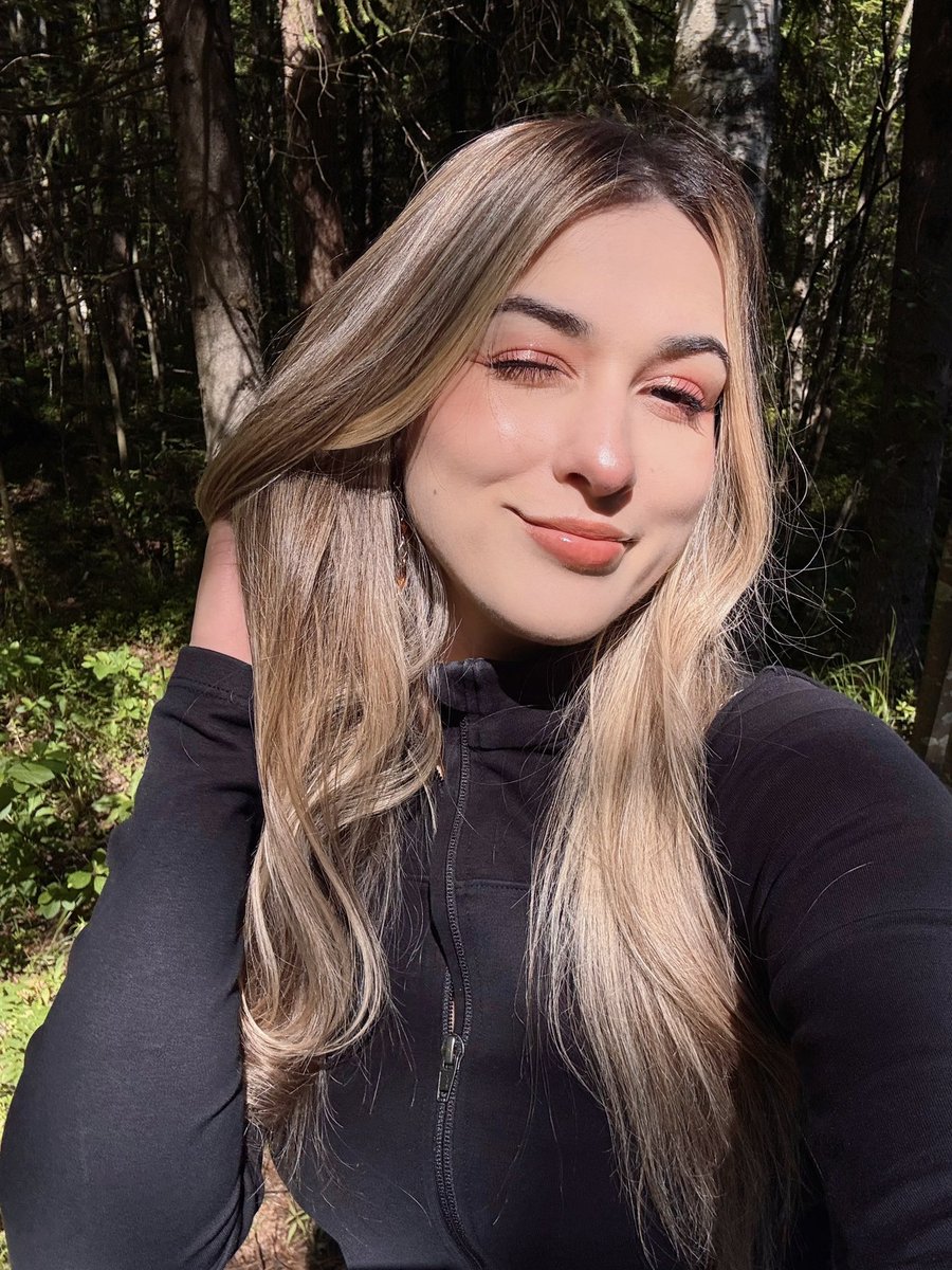 Ksenia_Noche's tweet photo. Stream agradable para empezar bien la semana🥰 https://t.co/uM1gqt9wOX https://t.co/lTixCPPHUs
