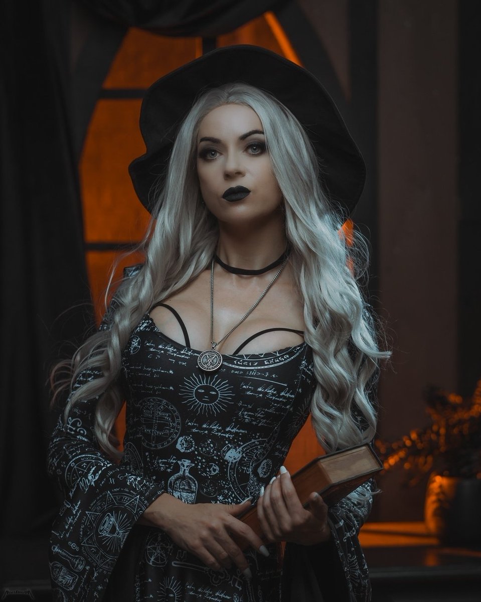 ItsMeganRandom's tweet photo. Season of the ⛧ 𝖂𝖎𝖙𝖈𝖍 ⛧ https://t.co/mW5DQLfoSM