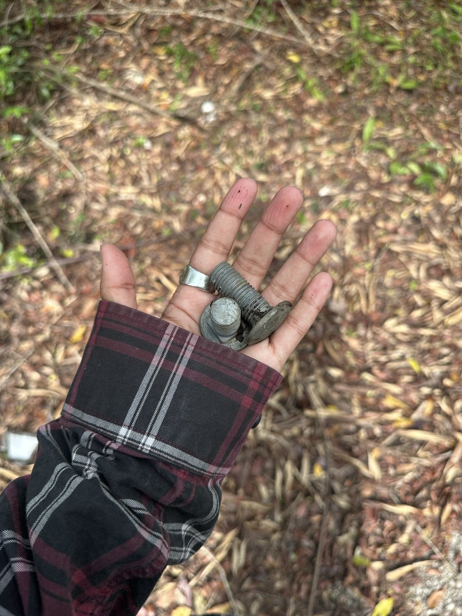 taqpolymerase_'s tweet photo. i had a good day, i ate kinda normally today? i was working on my thesis so yeah
heres some bolts i found https://t.co/Csw776hsF4