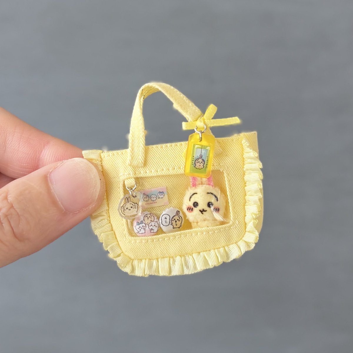 vialactea_mayu's tweet photo. ミニミニうさぎverもリクエスト頂いたので、
すでにチャームとして愛用している自分用うさぎ推しごとバッグも再掲してみます🤭

めちゃわかりにくいですが、腕組みverのミニミニぬいになってます😏

#fanartㅤㅤㅤㅤ https://t.co/kjOTnCWzdq