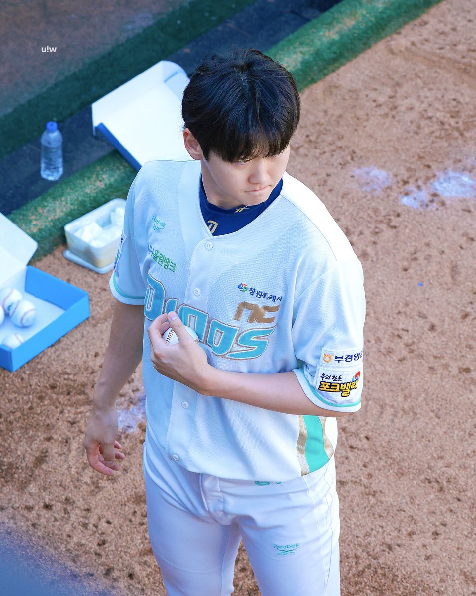 uiwasunyc's tweet photo. 261005 창원

9말에 안 보여서 골방 들어가있나 했더니
혼자 이러고 있었던 • • ( 소라게 됨 😶‍🌫️ )

#전사민 #엔씨다이노스 https://t.co/sm5776ChwK