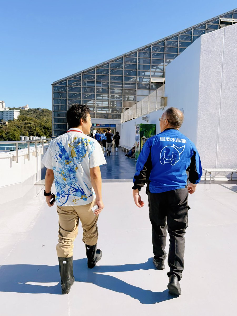 KankyoRyoko_'s tweet photo. 里海づくりスタディツアー in 鳥羽
10月1日・2日、三重県鳥羽市で里海スタディツアーを開催しました🌊鳥羽水族館では若井館長と三谷室長からウシモツゴの保全やジュゴンと海草の話など、水族館の役割や保全に関するお話を伺いました。バックヤードも見学させていただき、深い学びに繋がりました。 https://t.co/B8THSLCYJB