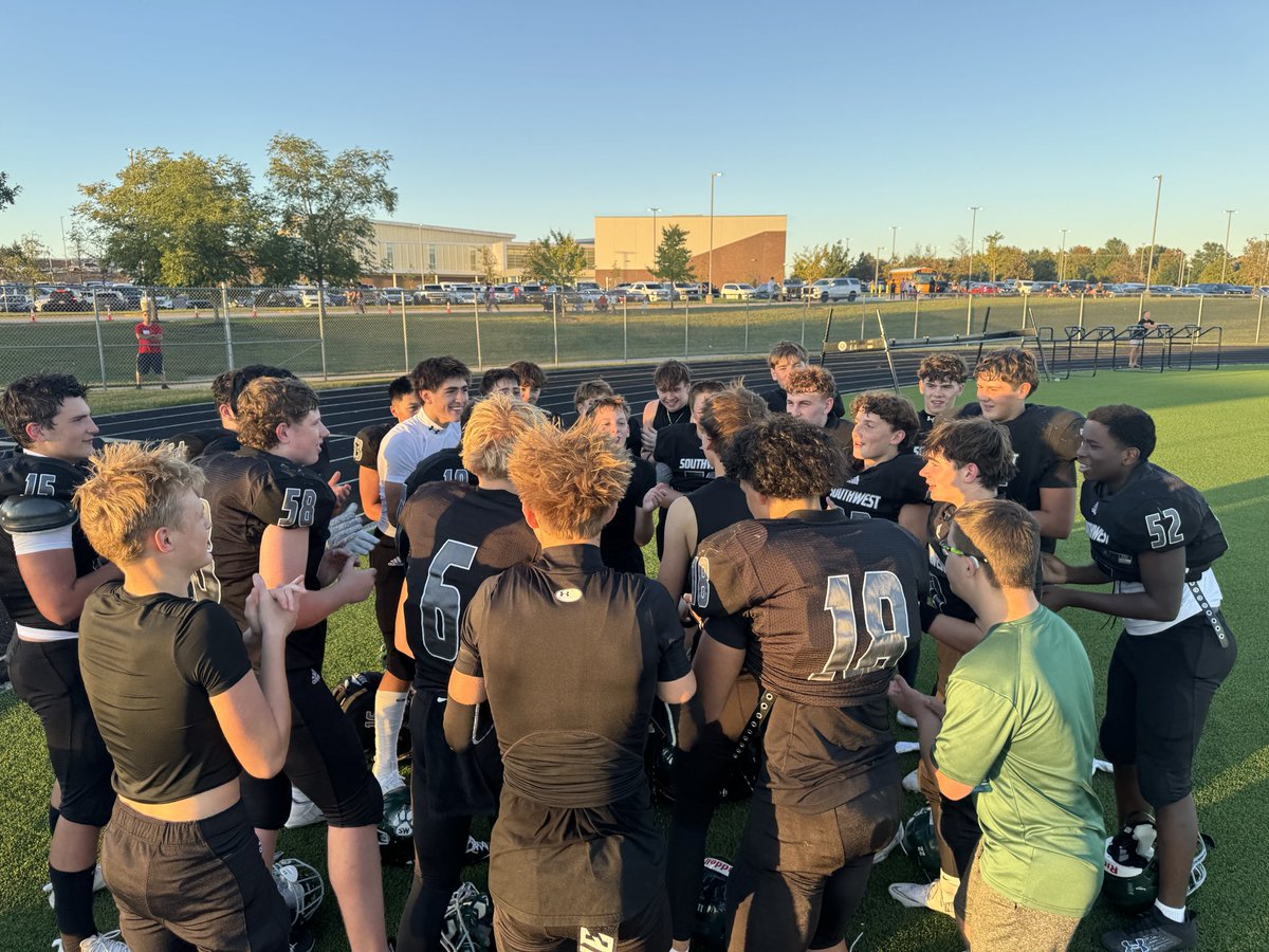 tykin27's tweet photo. Freshman with a hard fought 27–24 win over DeSoto, to move to 4-0 on the season. 
@bvsw_wolfpack https://t.co/egWaMyjHWO