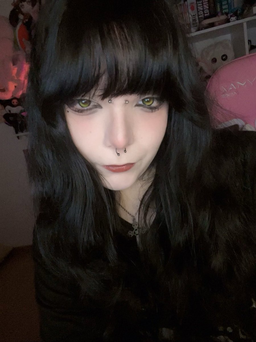 emitriz_'s tweet photo. mirei na tomie com essa make mas errei horrorosamente https://t.co/Wgk6XrrlC3