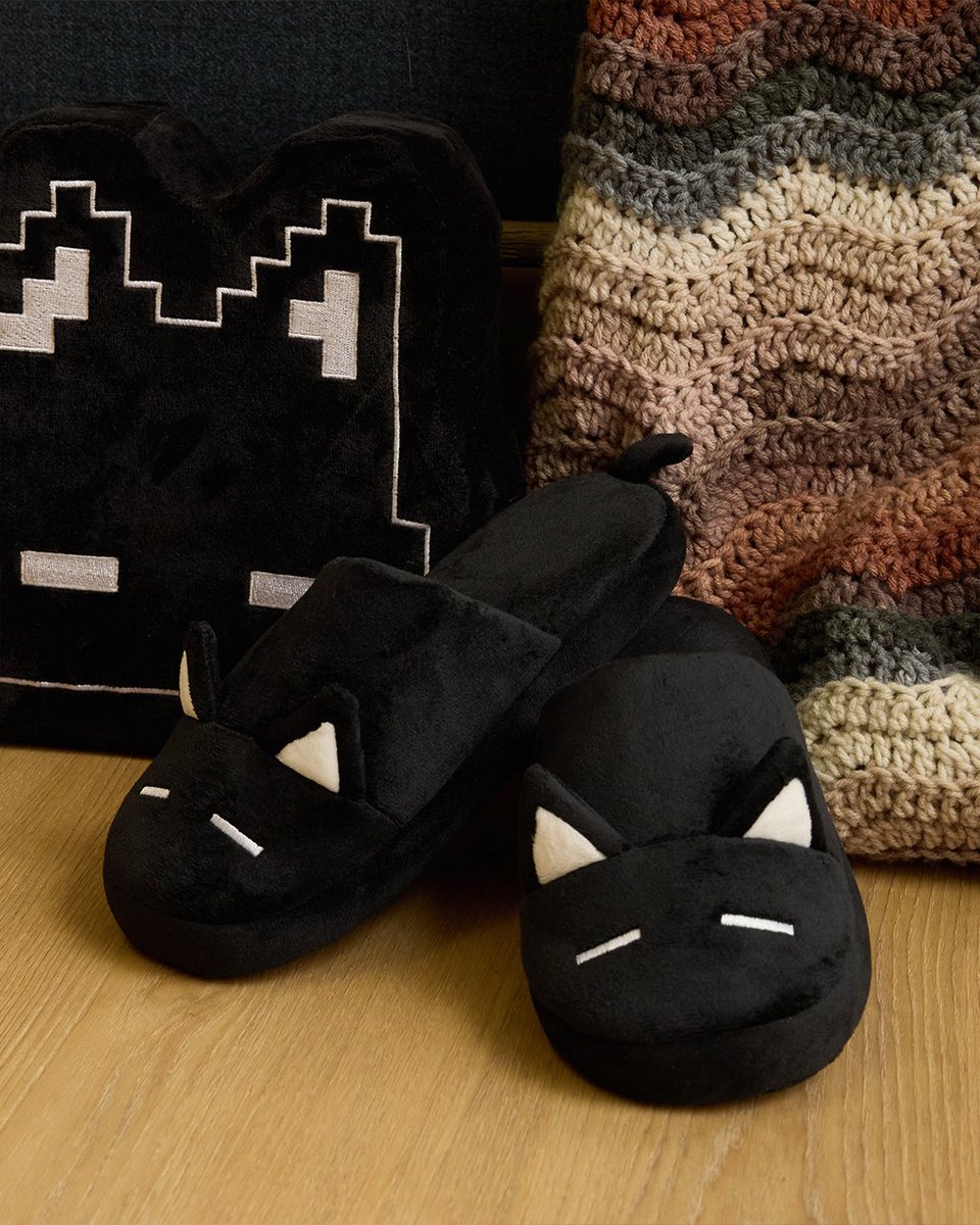 _omocat's tweet photo. MEWO slippers, BUNNY slippers, and SPROUTMOLE slippers – coming 10.9.26 @ 5pm pt https://t.co/CrtXnmTaSR