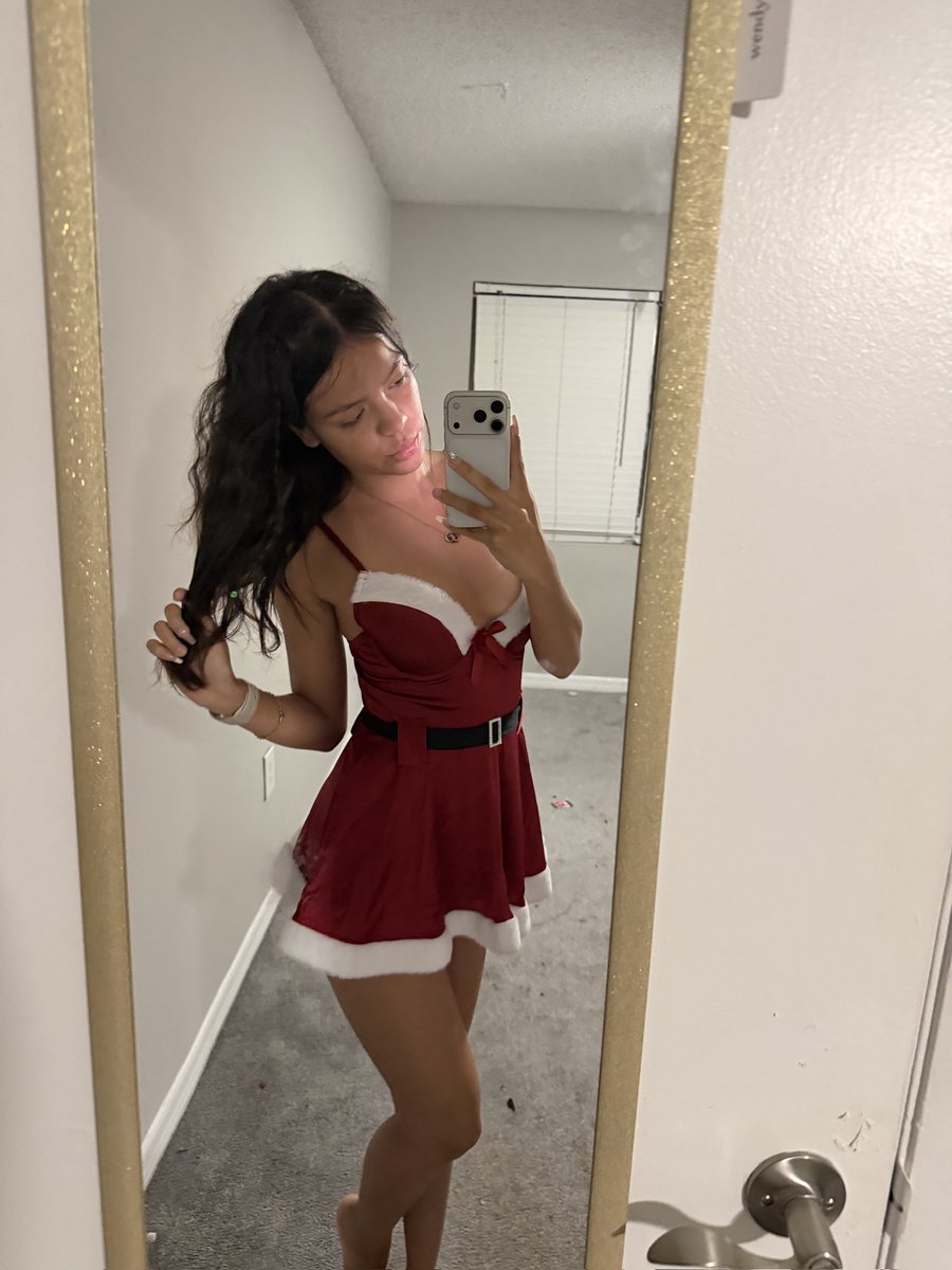 JuanaGreen07's tweet photo. Going Live Tonight Come Watch Me And My Neighbor On Chaturbate 😘😘 https://t.co/mkX7wO5vKv https://t.co/0sMXQSRg4f
