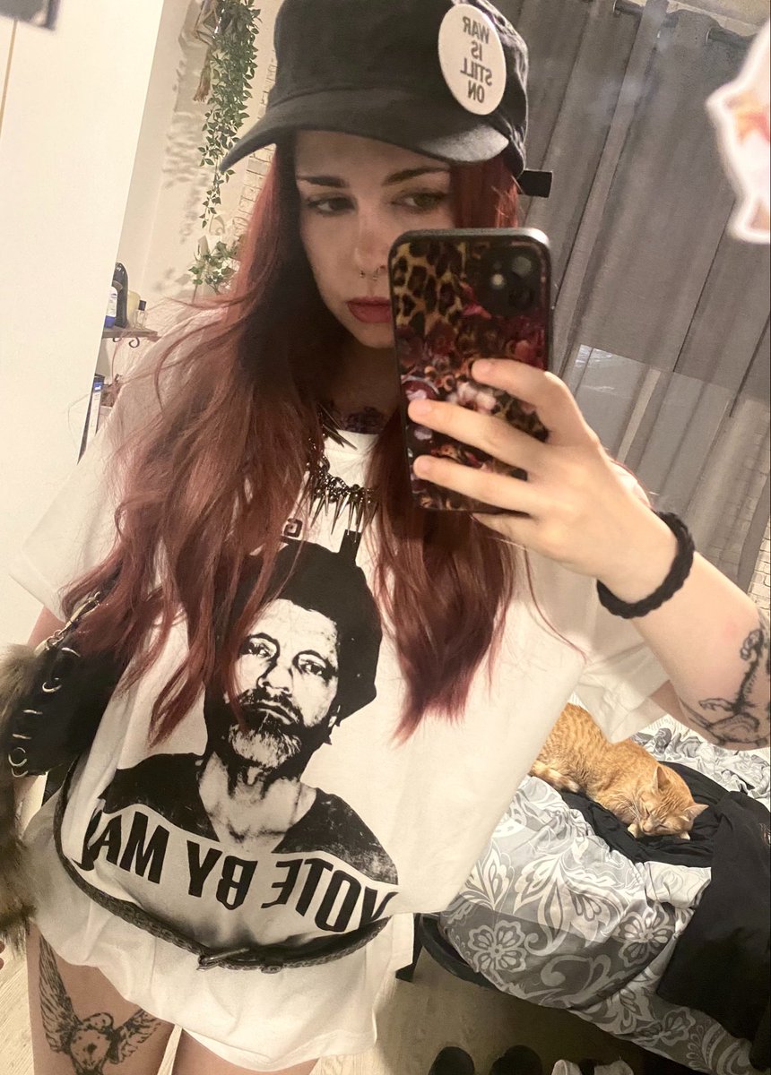 ragdollrattt's tweet photo. Mi momento de sacar la camiseta https://t.co/K4iUBEoGRW