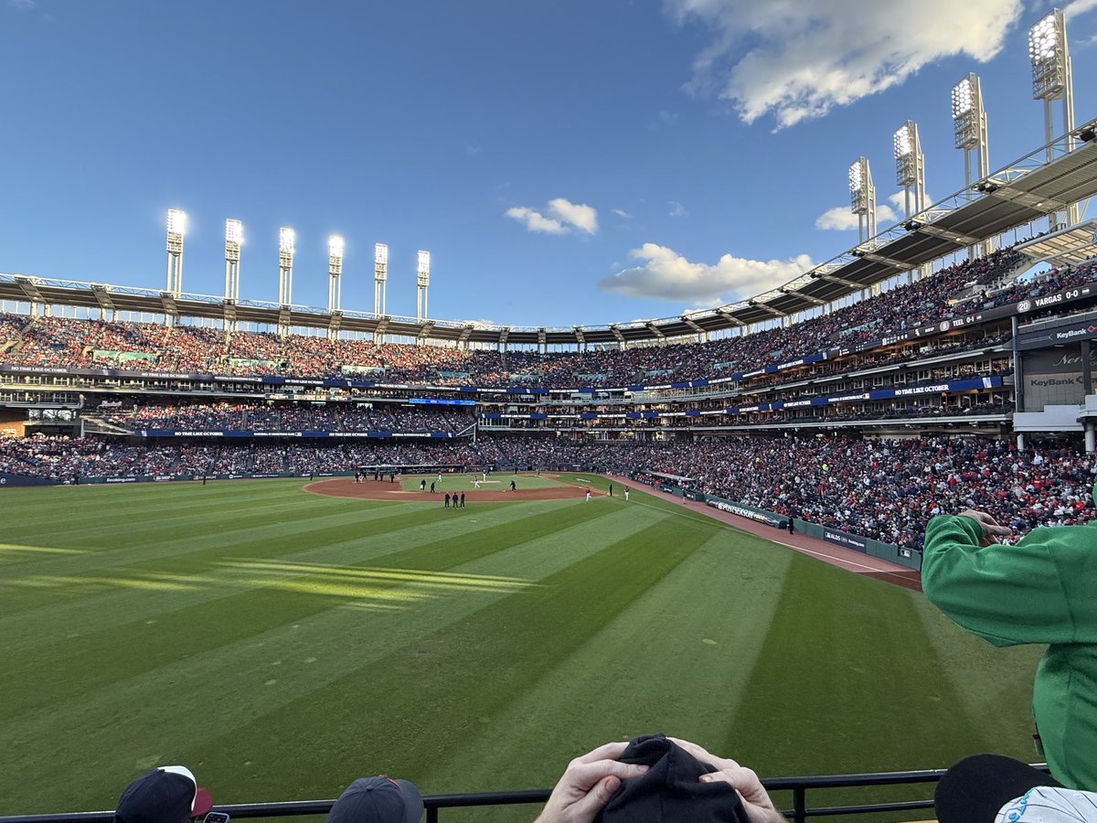 cbex85's tweet photo. @carmendefalco Out here!! The Cleveland crowd is asleep. We are taking the energy out of this place!! Go Sox!!! https://t.co/Gt9NtXpgt6