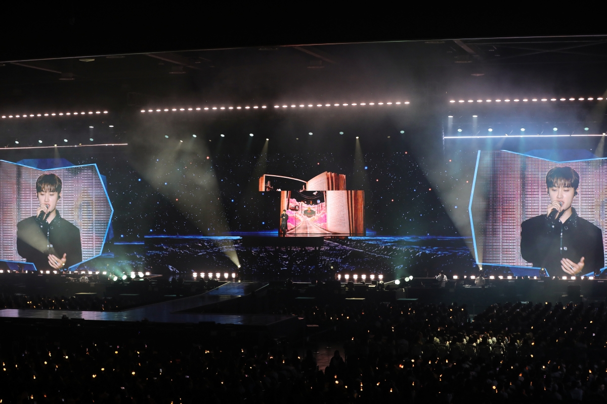 kbsworld_enter's tweet photo. 도경수, ‘DAY OFF’ 국내 공연 성료…“여러분에게 최고의 하루였기를”

도경수, 콘서트 투어 화려한 포문…신곡 최초 라이브→팬 이벤트까지 ‘풍성’

도경수, 국내 공연 마치고 본격 글로벌 투어 돌입…마카오→도쿄·타이베이 간다

[사진 = 블리츠웨이뮤직 제공]

#도경수 #DOHKYUNGSOO https://t.co/uDGBmczNeI