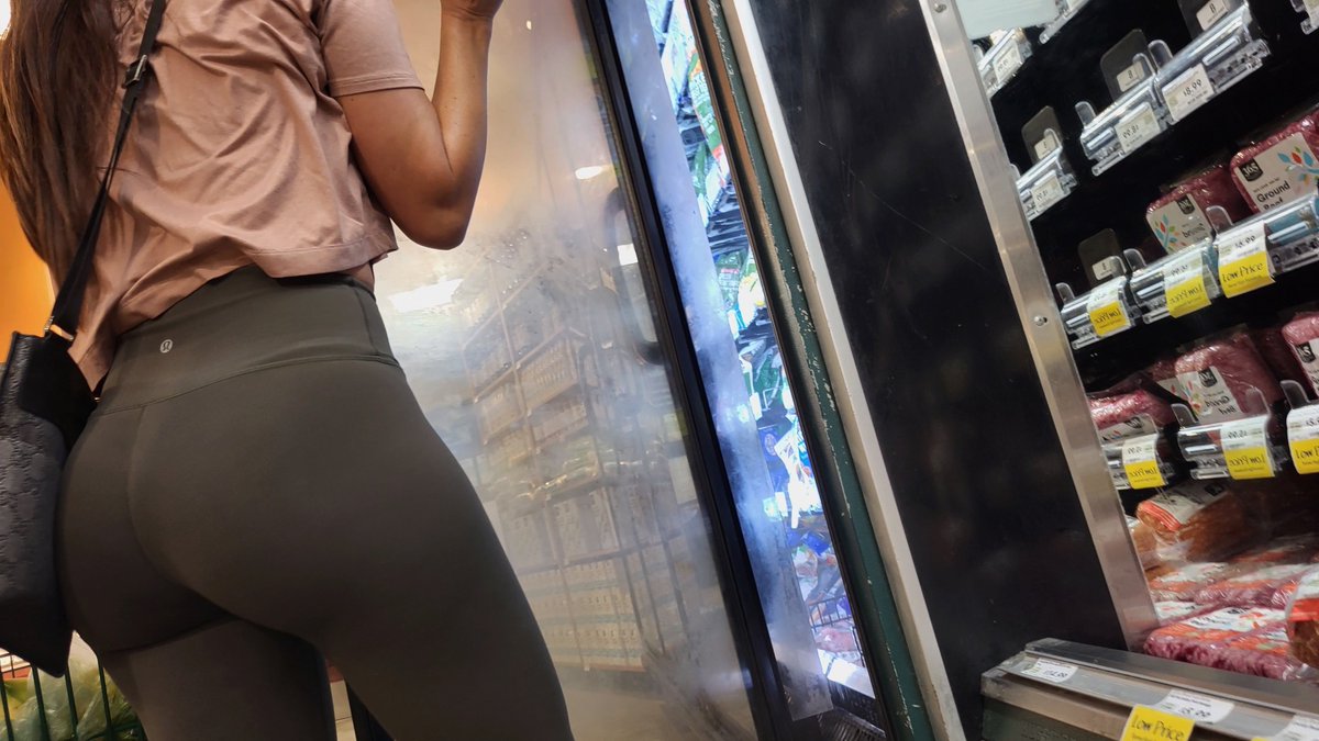 Raaaw1g's tweet photo. #candidass
#candid
#creepshot
#culona https://t.co/GnwxEnnwyz