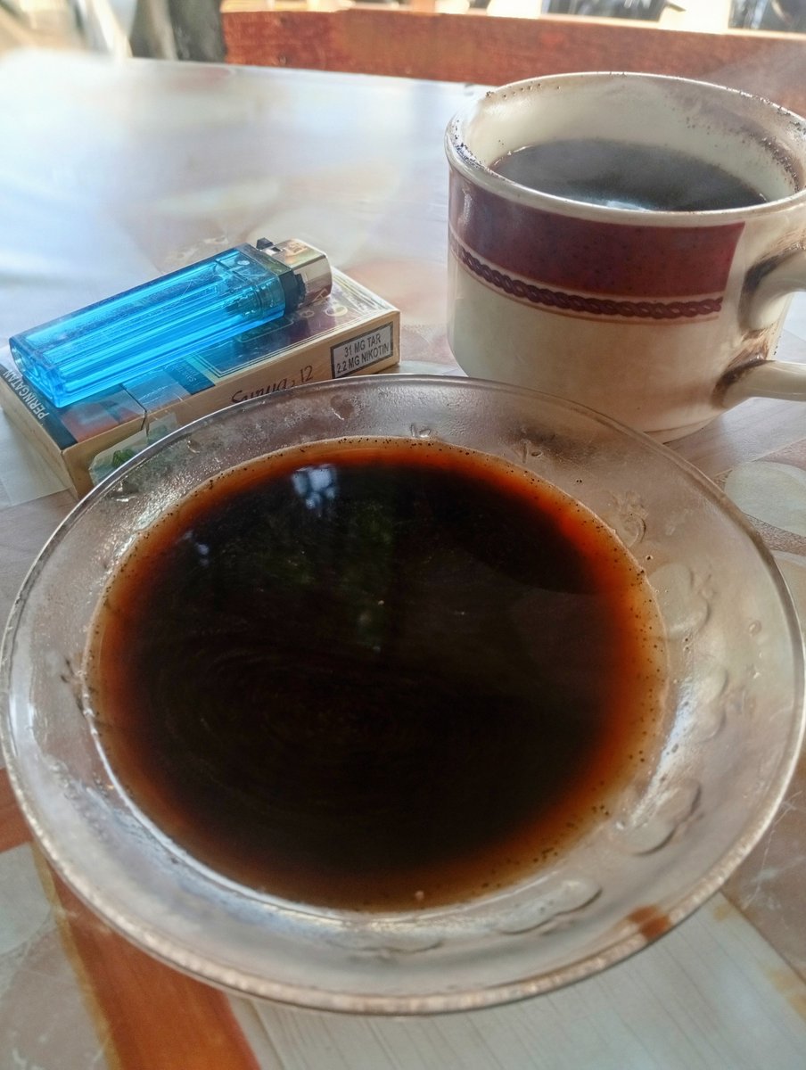 must_tons's tweet photo. lha wong minum kopi panas saja masih pake ditiup-tiup dulu koq, sombongnya gak ketulungan 😜
#selasa
#happytuesday
#pencucimulut https://t.co/8RcyTKy6RL
