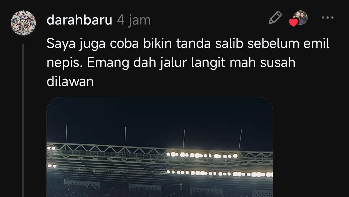 txtruangpodcast's tweet photo. dibalik kemenangan semalam ada jutaan manusia yang langsung menyogok langit.

pantes dukun thailand kalah😏 https://t.co/Ba6BlkOQVr