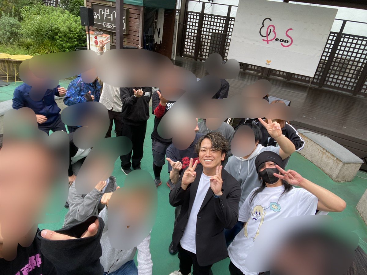 ys24_himorec's tweet photo. 「ひもレコ野外フェスティバルvol.5」
遅くなりましたがありがとうございました！
新規の方々にも沢山見ていただけて前で一緒に盛り上がってくれたりと楽しい1日になりましたね！
何よりも前日遅くまでやってたのにみんな元気すぎる！
写真はしゅんくんからいただきました！こちらもありがとうございます！
あっ虚無さんの顔隠し忘れた