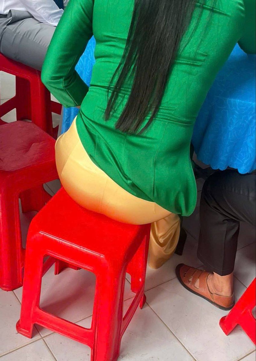 giahann20004's tweet photo. Anh nào mê mông cô giáo bơi vào đây nhé hiiii. Giúp em tăng tương tác và tăng follow nhé các anh iu .  khoe mông cùng chiếc quần phi bóng cho các anh thèm chơi nè 
Các anh mê cô giáo không nè incentive #áodài #côgiáo #giáoviên #quầnphibóng #satin #paint #longdress #viral #toptrend #twitter #x #satinfetish #fetish #incentive #sadistic #hot #lewd