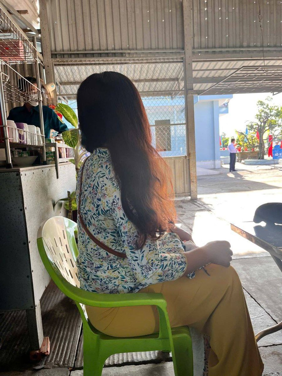 giahann20004's tweet photo. Anh nào mê mông cô giáo bơi vào đây nhé hiiii. Giúp em tăng tương tác và tăng follow nhé các anh iu .  khoe mông cùng chiếc quần phi bóng cho các anh thèm chơi nè 
Các anh mê cô giáo không nè incentive #áodài #côgiáo #giáoviên #quầnphibóng #satin #paint #longdress #viral #toptrend #twitter #x #satinfetish #fetish #incentive #sadistic #hot #lewd