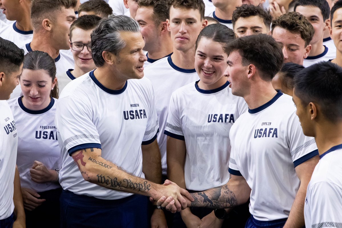 AToastToTheHost's tweet photo. USAFA TEE… 🤌🏼 https://t.co/uPZT9Mui6S