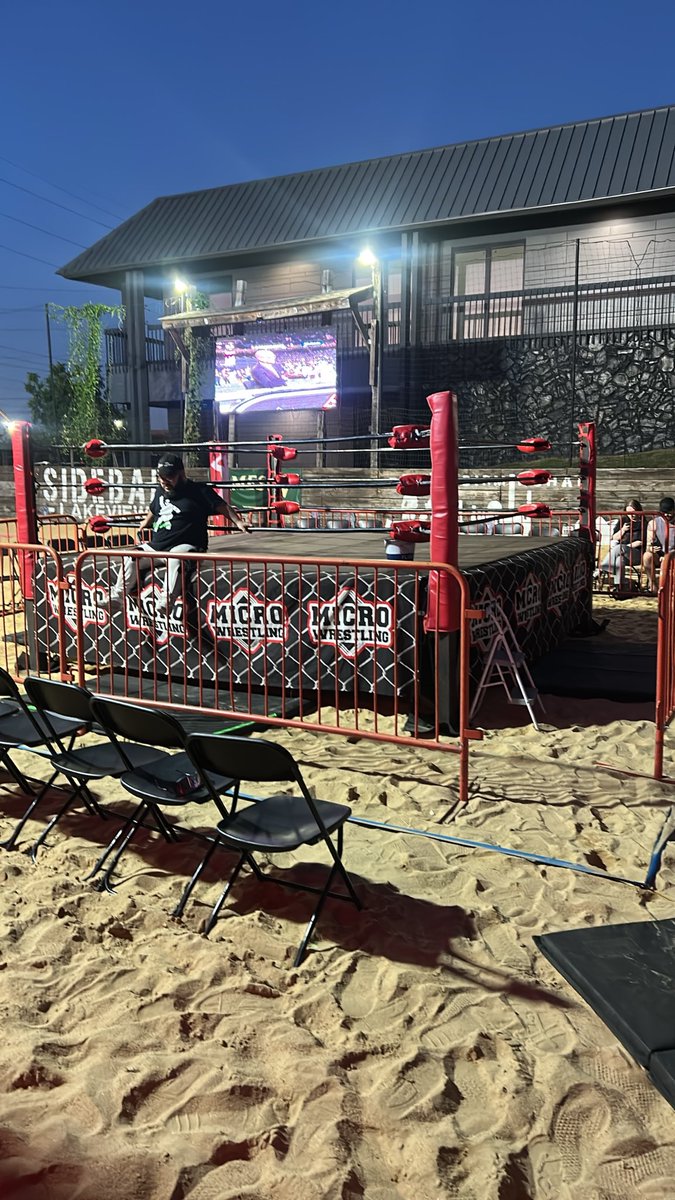 JeremyHatsworth's tweet photo. Midget wrestling.. I am inside you https://t.co/74C82IOVSm