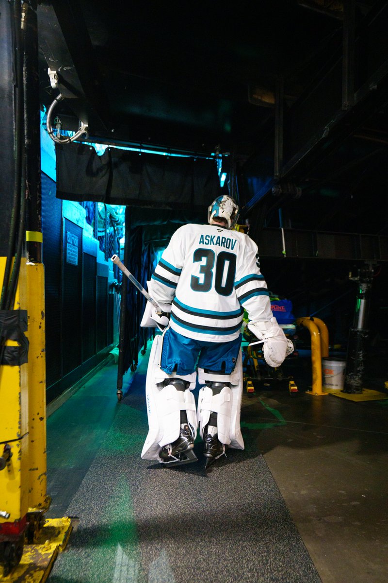 SanJoseSharks's tweet photo. Asky's all-white setup is clean. 🧼 https://t.co/U43Ej5TYbO