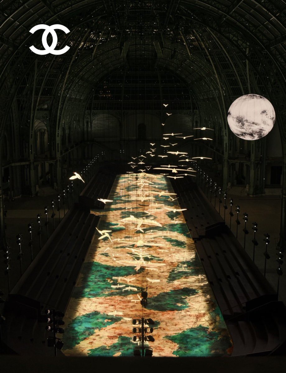 badestoutfit's tweet photo. set design at the chanel ss27 https://t.co/QF6mJkKeEX